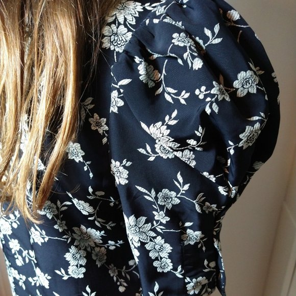 Gathered Sleeve Blouse from CO blakck with off white flowers - Picture 8 of 10